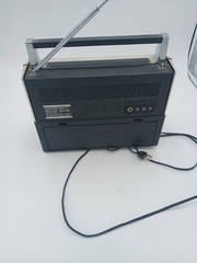 Vintage Sears Model 2673 Deluxe 7-Band Radio is a multi-band analog radio **READ