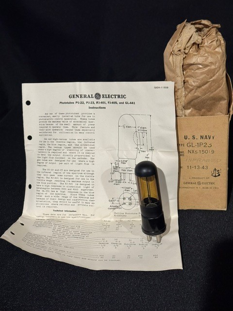 Vintage Unused U. S. Navy GE GL-1P23 1943 Photo Tube w/1942 Instructions