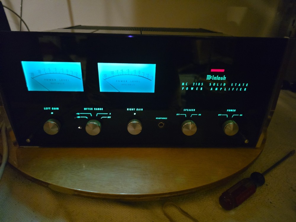 McINTOSH Mc 2105 AMP PROFESSIONALLY SERVICED VIDEO INCLUDED AND FACTORY SHIP BOX
