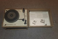 Vintage 1970s Audiotronics 4-Speed Portable Record Player 🎧 304E Works
