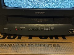 EXCELLENT VINTAGE SHARP MODEL 13VT-J100 TV/VCR COMBO, WORKS FOR GAMES, READ DESC