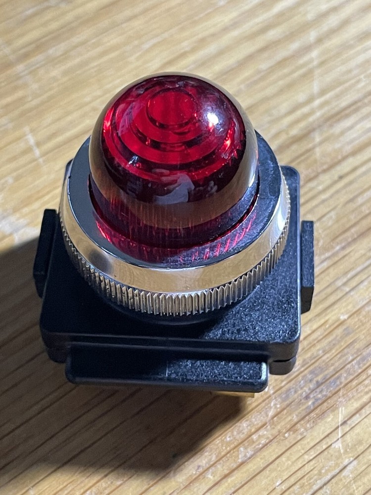 One RED KIMUDEN Pilot light with a 18 V bulb.