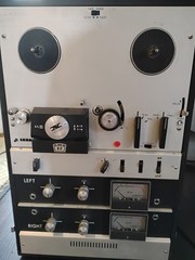 vintage Roberts Model 771X reel-to-reel tape recorder