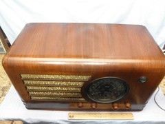 UNIQUE, UNKNOWN 1937 DELCO RU-1142 CONSOLE in a TABLETOP 8 TUBE RADIO-SERVICED