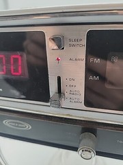 Vintage Zenith Clock Radio Alarm Circle of Sound K472W AM/FM LED Digital WORKING