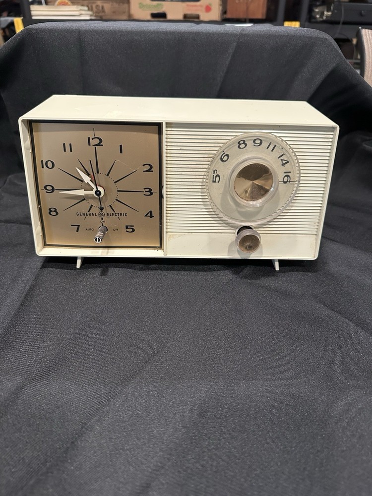 GE C-403C Vintage Tube Clock Radio White Mid-Century Estate