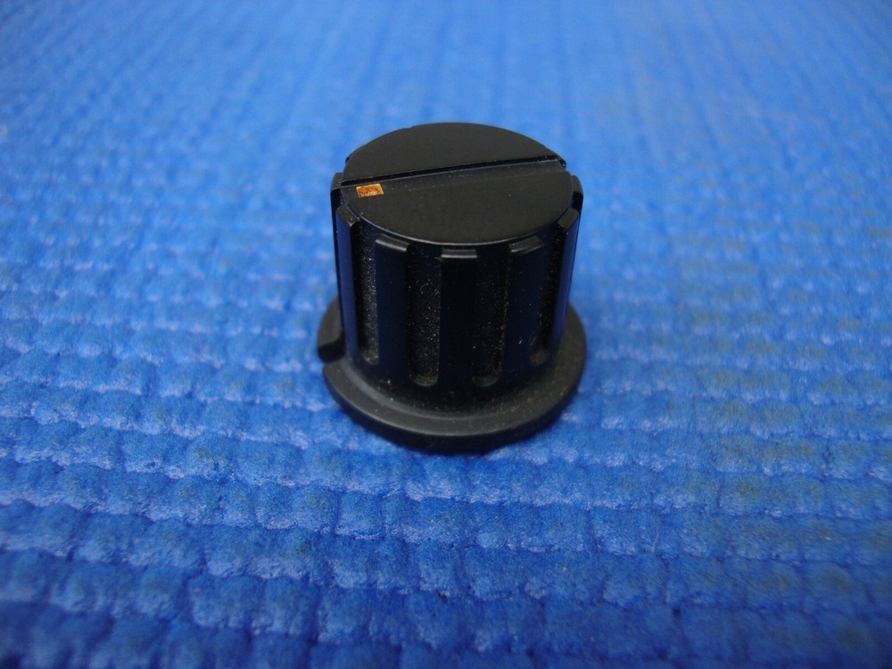 1 (x) TEAC A-3440 Reel to Reel Knob for Output or Input – Great condition