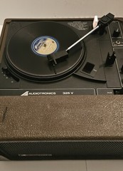 Vintage Audiotronics 326-V Portable Turntable In ” WORKING CONDITION! ” TESTED