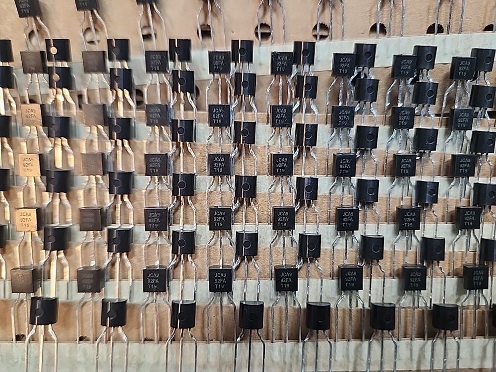 Fifty (50) Genuine Onsemi KSA992 Transistors Fastest FREE Shipping!