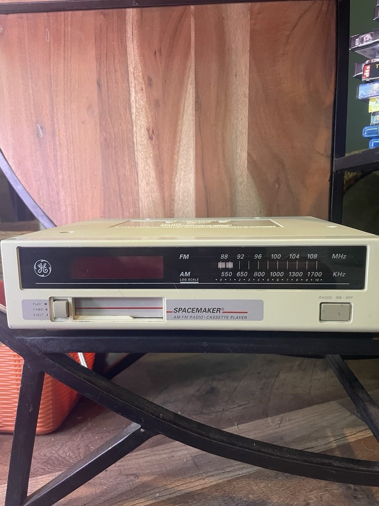 Vtg GE Spacemaker Under Cabinet AM/FM Radio Cassette Player