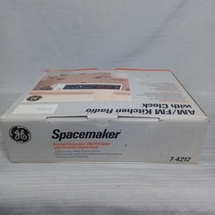 NEW Vintage GE Spacemaker Under Cabinet Kitchen AM/FM Radio Clock 7-4212