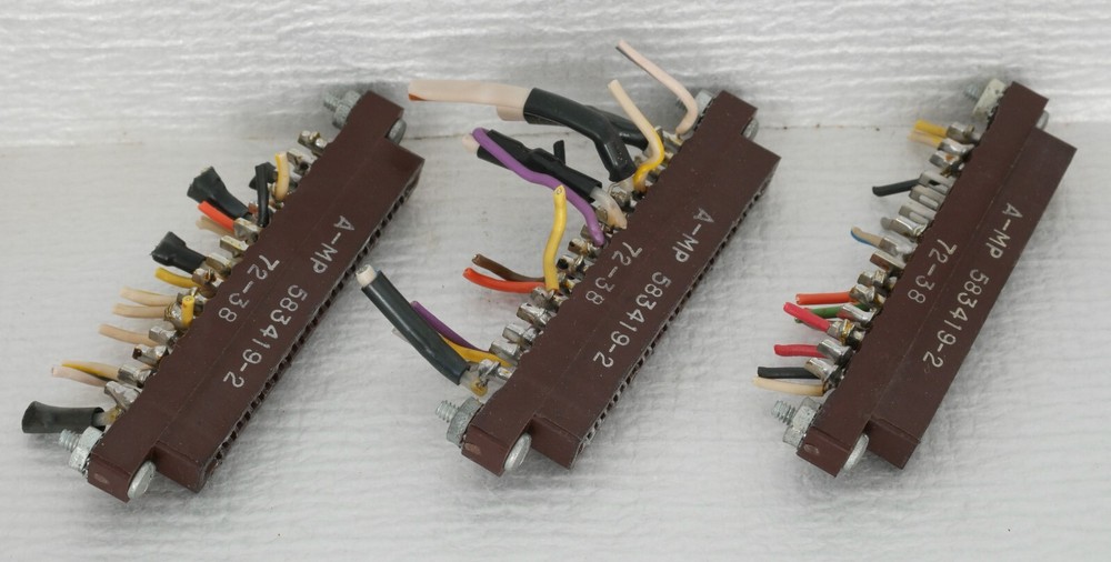 McIntosh MAC 1900 Receiver Part : Three Connectors ( A )