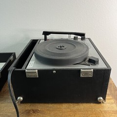 Hamilton Electronics Model 910 4-Speed Vintage Record Player – Works Plays