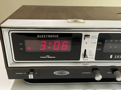 Zenith Model R472 AM/FM Radio Alarm Clock Circle of Sound Alarm NOT Working