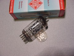 TELEFUNKEN 12AX7 ECC83 TUBE (ripple plate 1961 Berlin strong tested) ***