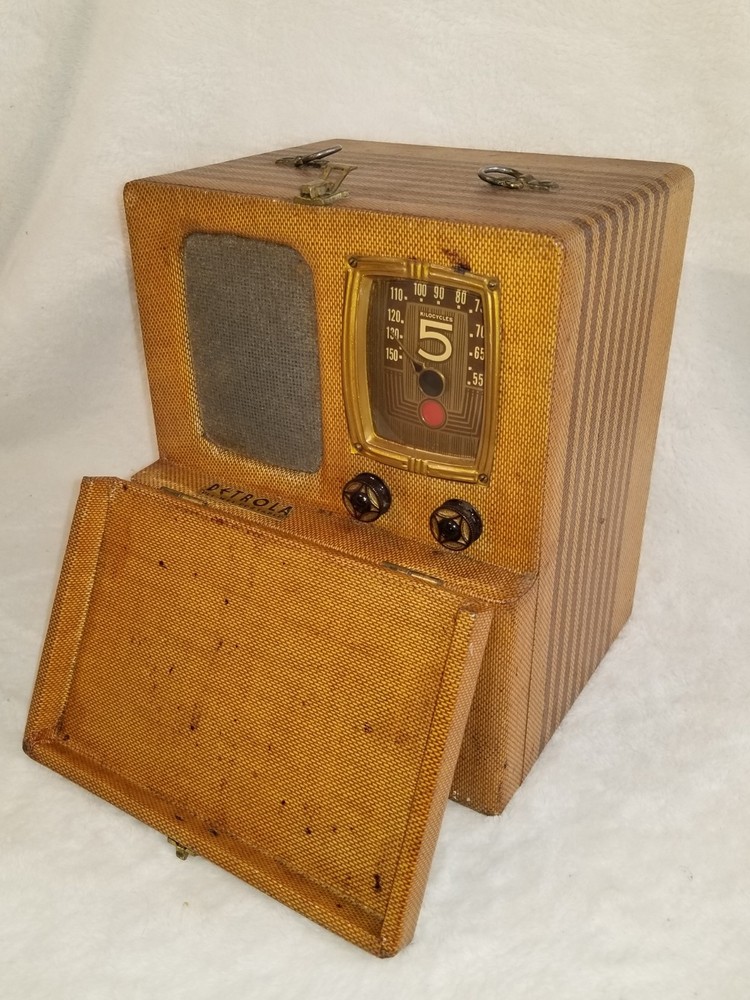 1938-40 Detrola Pee Wee Portable Radio RARE ART DECO Tweed Wrap Suitcase Style