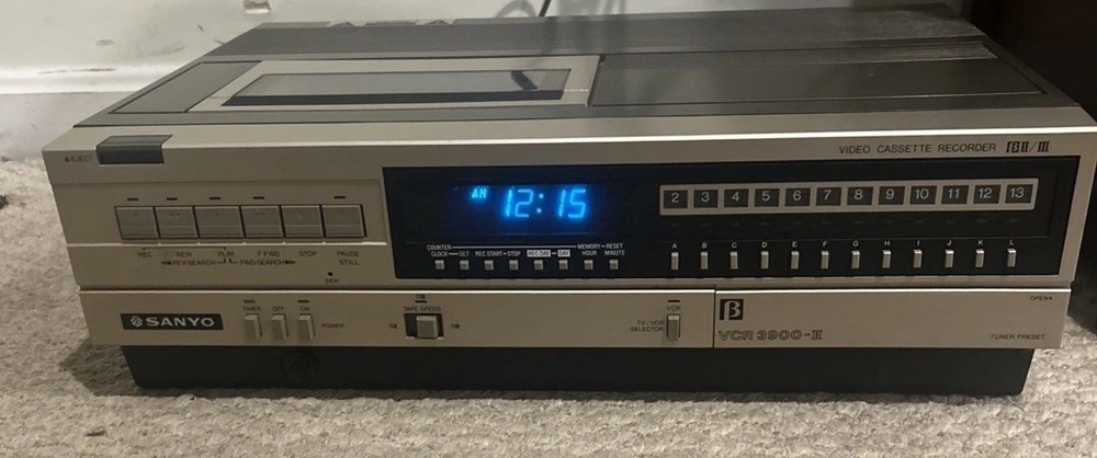 Sanyo VCR 3900-II Video Cassette Recorder BIl/lll Powers On As Is