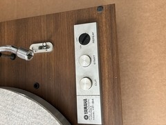 Yamaha YP-B4 Belt Drive Turntable Record Player FOR PARTS/REPAIR powers on