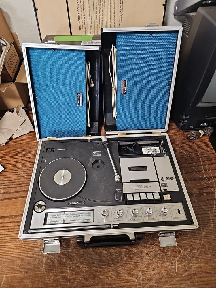 Crown SCP-71FW Compact Suitcase Stereo Record Player. For Parts No Battery Cover