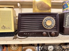 Admiral Vintage Tabletop AM Radio Round Analog Dial Dark Brown 2 Knobs
