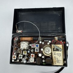 Vtg Universal 9 Transistor FM AM Pocket Radio Super Het Taiwan Dial Receives