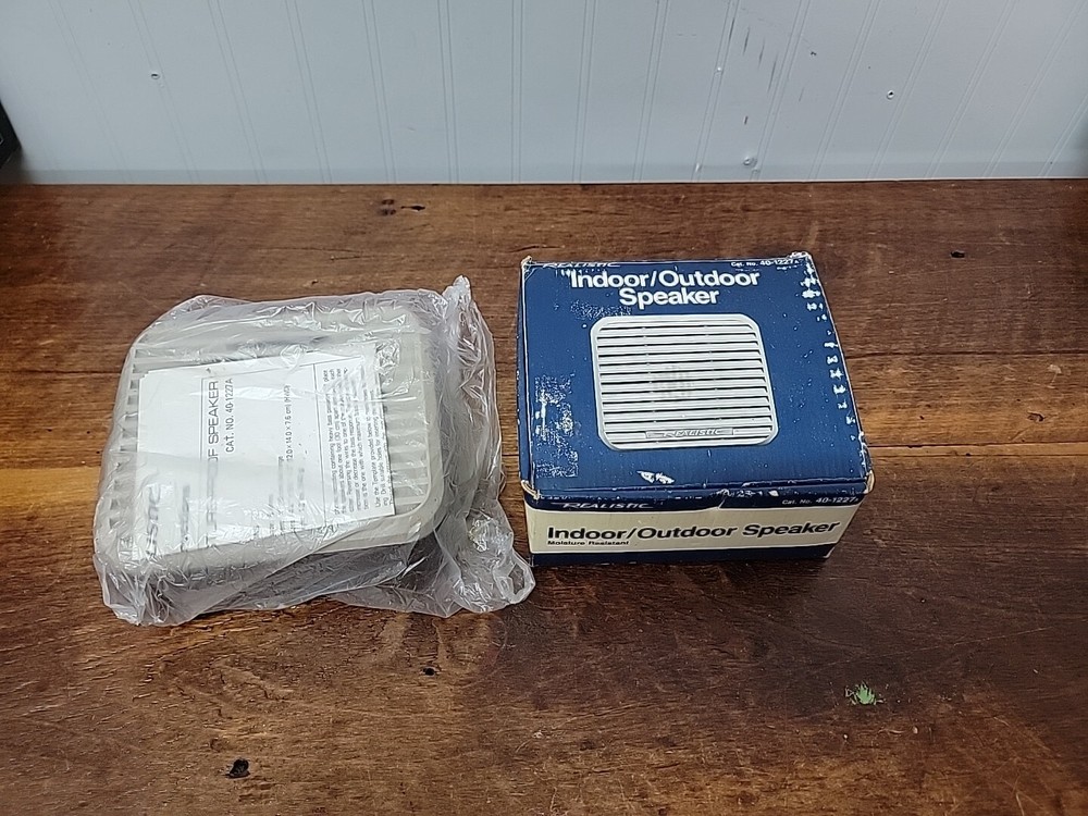 Radio Shack, Realistic, Indoor/Outdoor Speaker, 40-1227A.