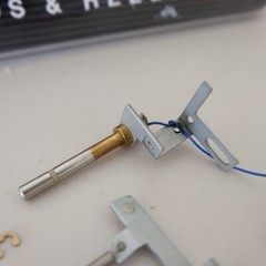 Akai GX-77 Reel to Reel – RIGHT Peg Arm Shifter Block – Genuine Parts