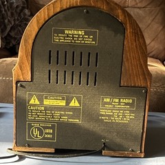 Welbilt Nostalgic Reproduction AM/FM Radio Model 1917. It works with plugg-in