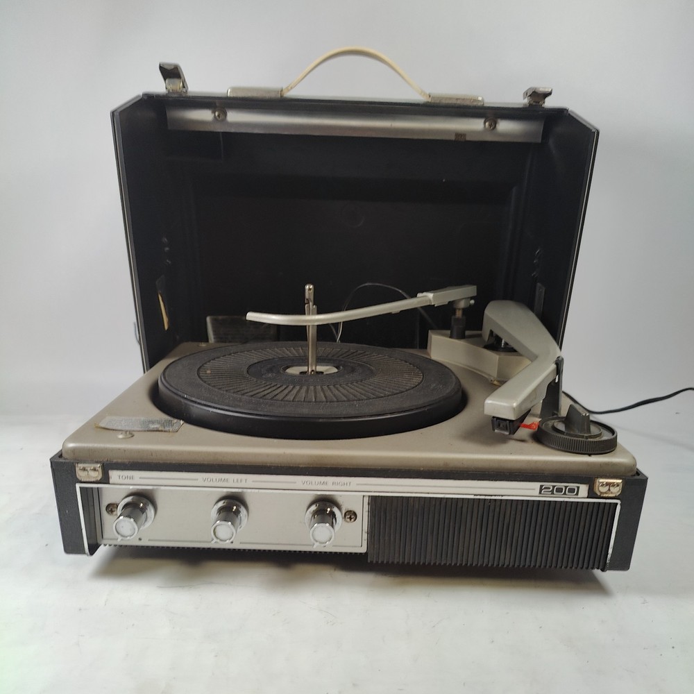 Vintage General Electric Model 200 “Mustang” Portable Record Player For Parts