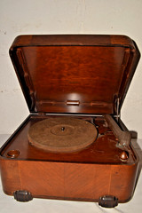 1930s Antique Firestone Air Chief Wood Case Tube Amp Record Player PARTS/REPAIR