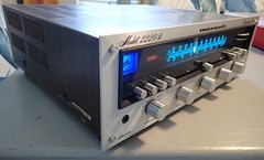 Vintage Marantz Model 2220B Stereo Receiver with Owner’s Manual in Exc Condition
