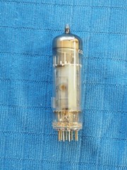 Used MULLARD BLACKBURN 6BQ5 EL84 Vacuum Tube kM1 – Small Chip On Glass Gm Tested