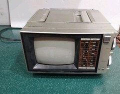 Vintage Goldstar 5in TV And Am Fm Radio.