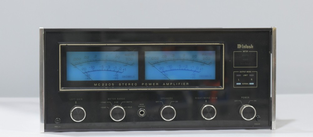 McIntosh MC2205 Solid State Amplifier – 200WPC