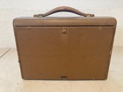 General Electric HB-402 Portable Suitcase Radio (1939)
