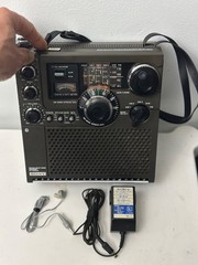 SONY FM/MW/SW 5 Band Receiver Model No ICF-5900W , Tested/Works.