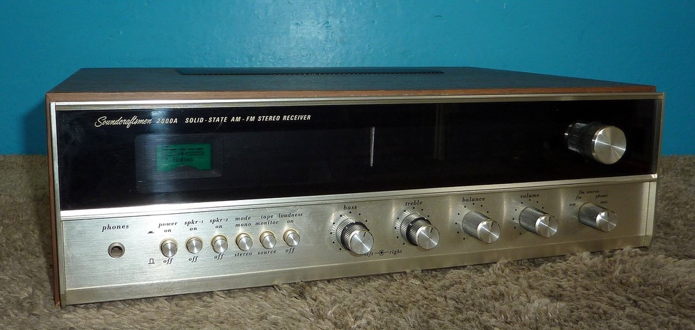 Soundcraftsmen 2000A AM/FM Stereo Receiver Great Condition & Working
