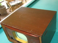 Vintage 1940’s Automatic Model TV-709, 7″ Table Top TV in Mahogany Cabinet