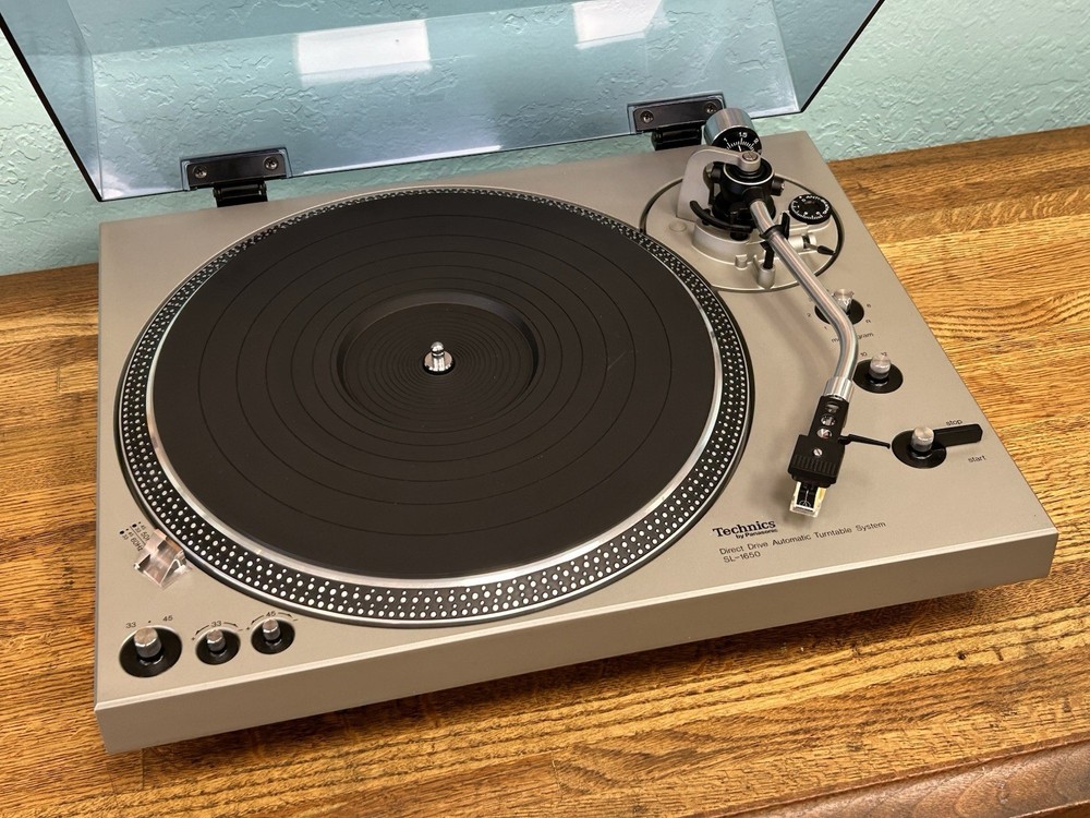Technics SL-1650 Direct Drive Automatic Turntable, Stacking Spindle, Serviced.