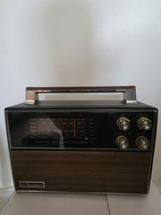 The Broadmoor AM/FM Multi-Band Portable Radio Telescopic Antenna Twin Speakers