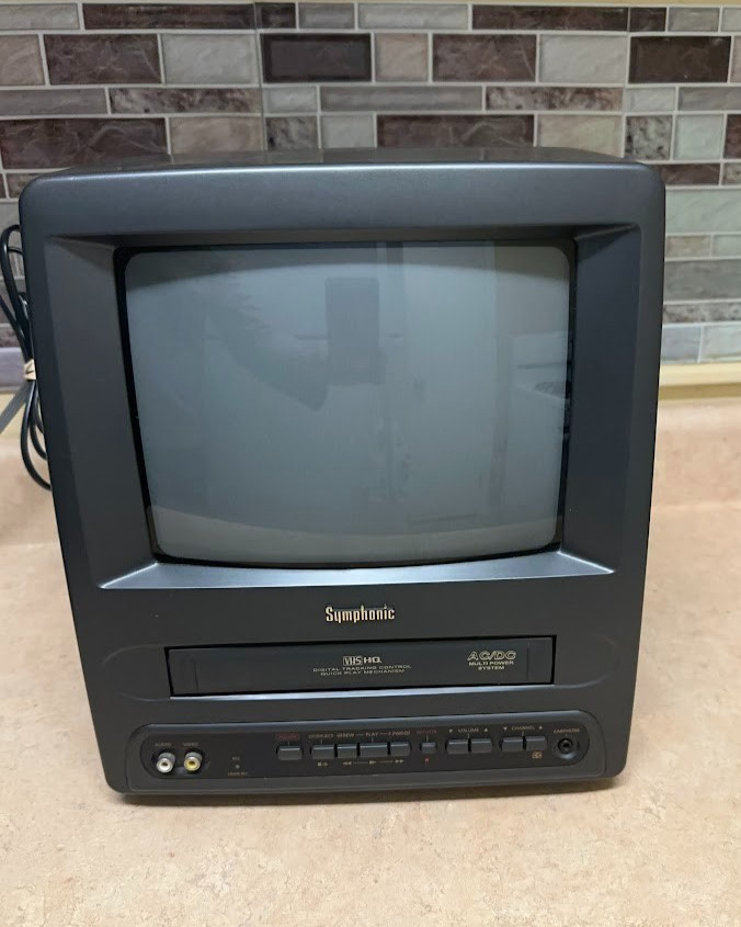 Symphonic 13” WF0213C CRT 240p VHS VCR/TV Combo Testing Working (No-Remote )