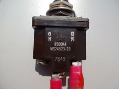 Lot of 21 CUTLER HAMMER Switches MS 24523-23 ON – none – ON