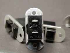 Unknown Brand Panel Mount Auxiliary 110 Volt Amplifier Socket 1 1/8 Between Cent