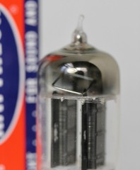 12AX7A 7025 ECC83 NOS RAYTHEON BLACK-PLATE TUBE 1958 SYMMETRIC TRIODES 125%/125%