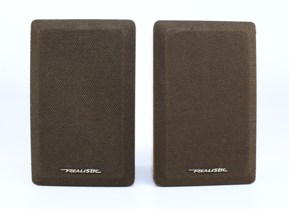Realistic Minimus 7 W, Walnut Compact Bookshelf Speakers Cat. No. 40-2039B