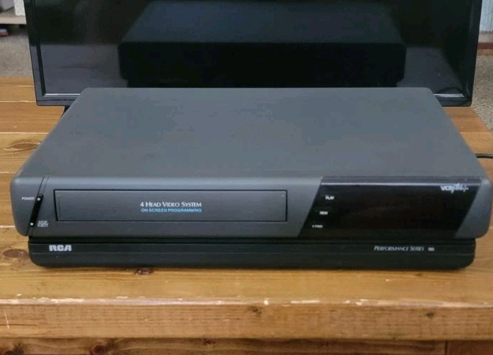 RCA VCR VR526A Performance Series VCR Plus 4-Head VHS Recorder Player
