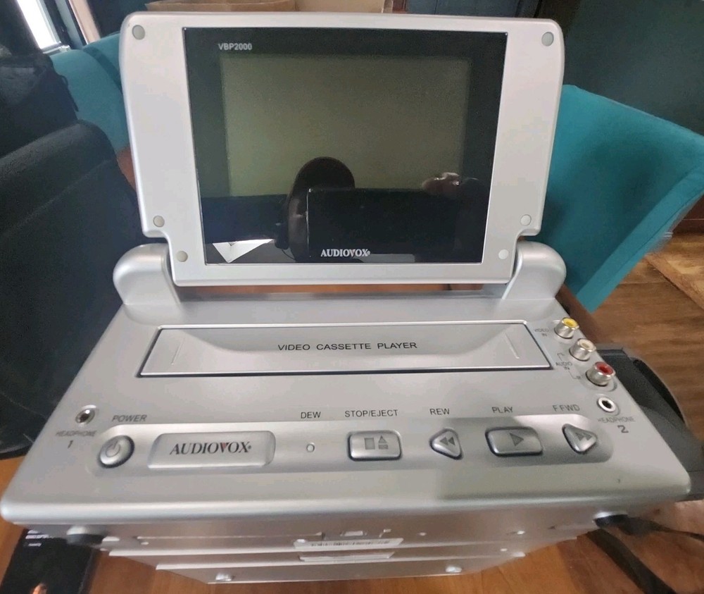 Audiovox VBP2000 5” LCD Monitor Portable VCR VHS Player w/ Bag (Needs TESTING)