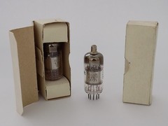 1x Soviet 2E2P – Electrometric Double TetrodeTube With Common Cathode 2Э2П 2Е2П