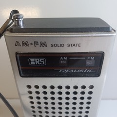 Realistic RS AM FM Solid State Transistor Radio Metal Face Antenna