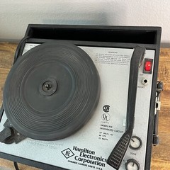 Hamilton Electronics Model 910 4-Speed Vintage Record Player – Works Plays